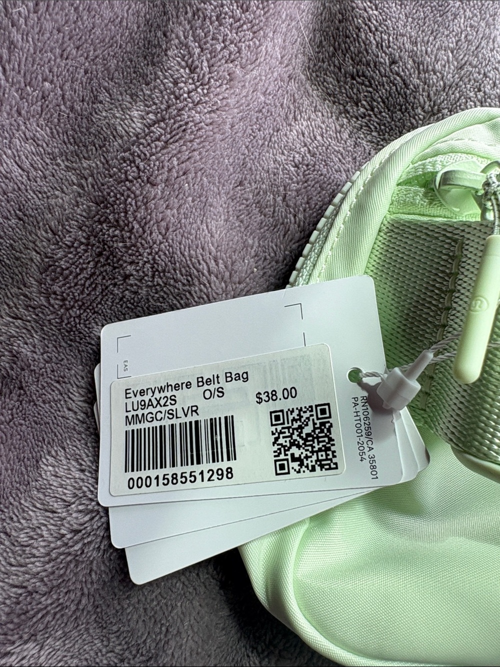 NWT Lululemon Everywhere Belt Bag in Soft Green - Picture 8 of 8